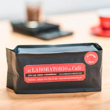Cargar imagen en el visor de la galería, El Laboratorio de Café Mikaela bolsa